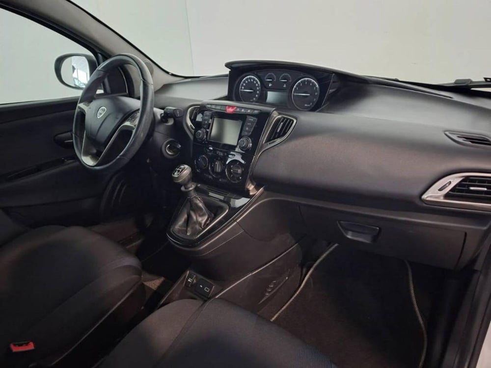 Lancia Ypsilon usata a Torino (7)