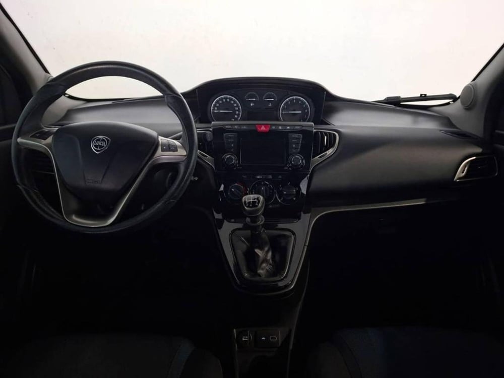 Lancia Ypsilon usata a Torino (9)