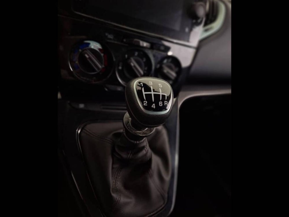 Lancia Ypsilon usata a Torino (10)