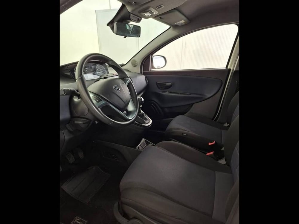 Lancia Ypsilon usata a Torino (12)