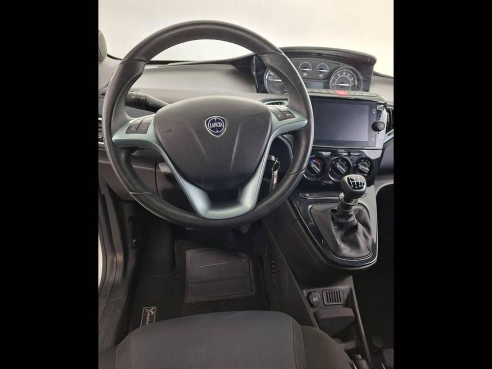 Lancia Ypsilon usata a Torino (14)
