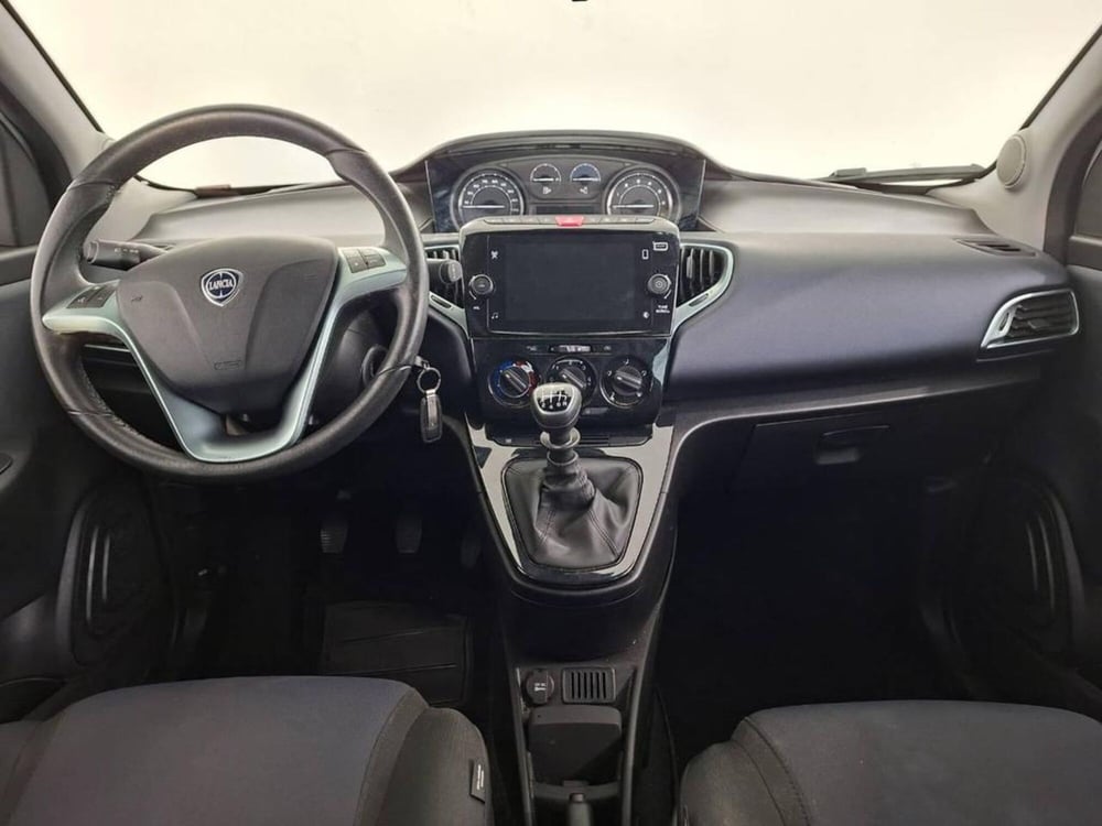 Lancia Ypsilon usata a Torino (7)