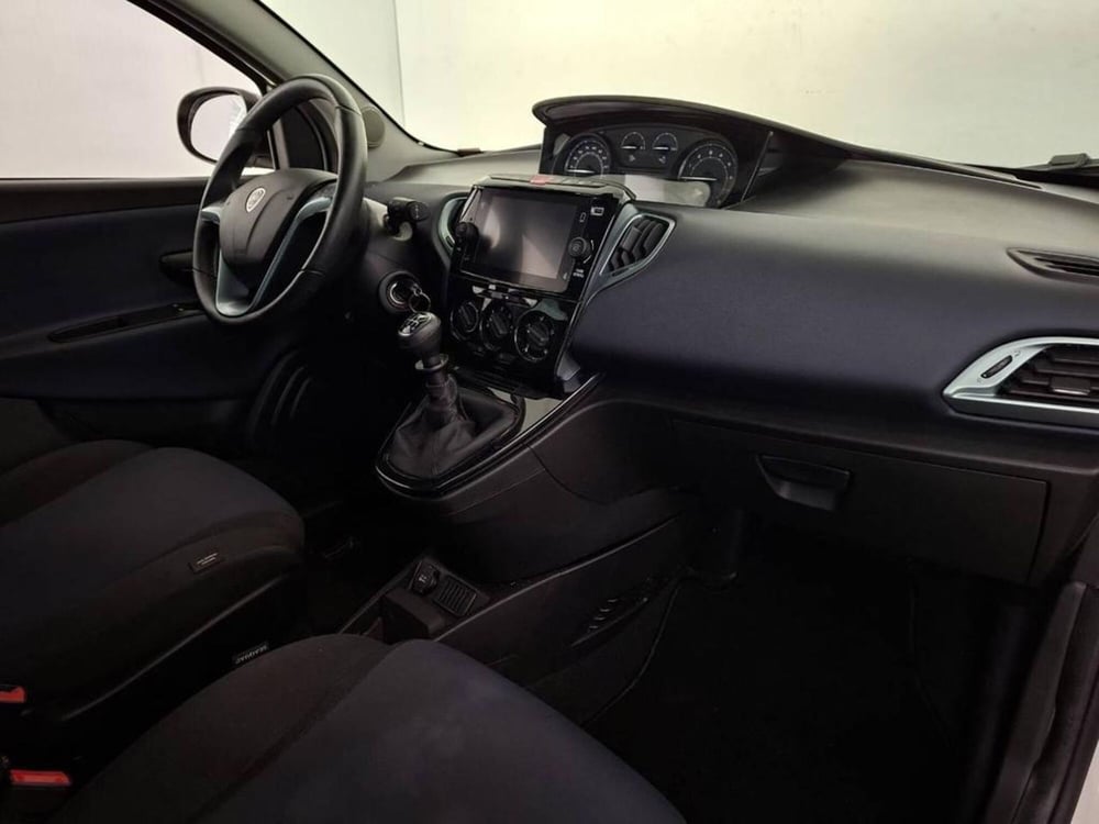 Lancia Ypsilon usata a Torino (8)