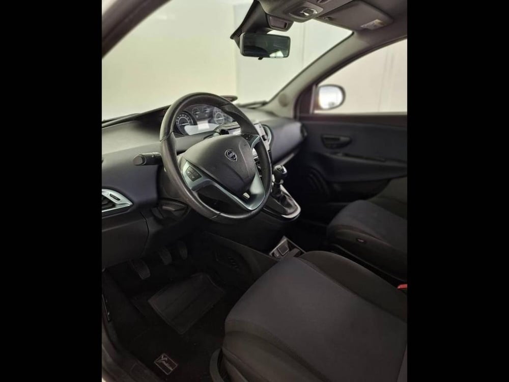 Lancia Ypsilon usata a Torino (9)