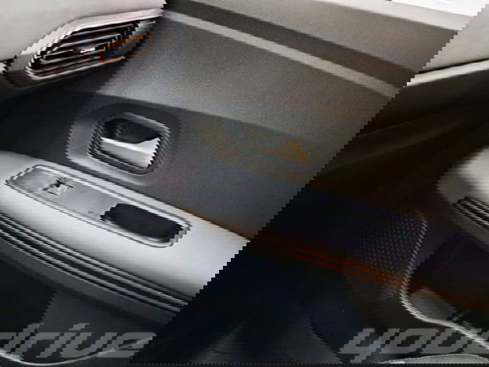 Dacia Sandero Stepway nuova a Napoli (15)