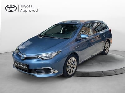 Toyota Auris Station Wagon 1.8 Hybrid Lounge del 2015 usata a Cantu&#039;