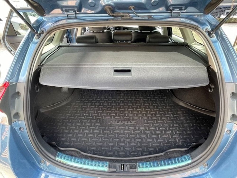 Toyota Auris Station Wagon usata a Como (11)