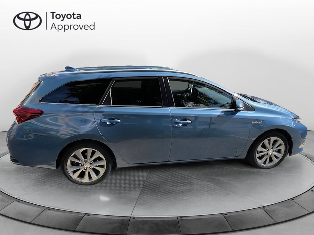 Toyota Auris Station Wagon usata a Como (12)