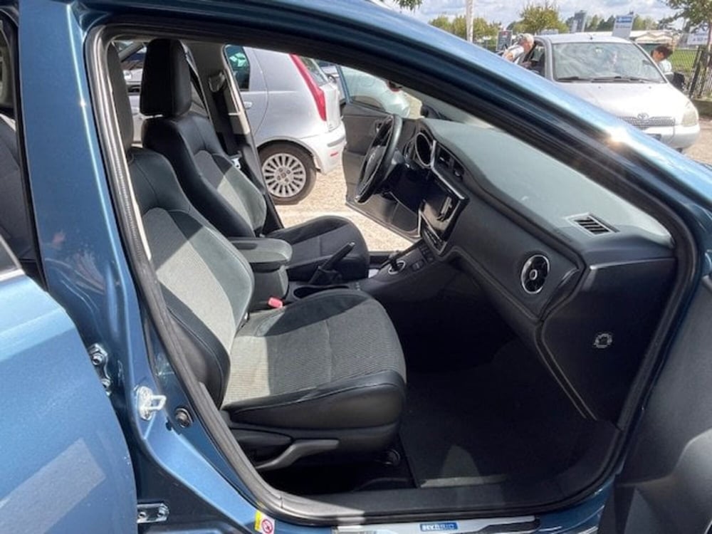 Toyota Auris Station Wagon usata a Como (6)