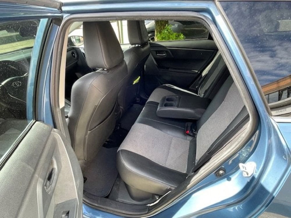 Toyota Auris Station Wagon usata a Como (7)