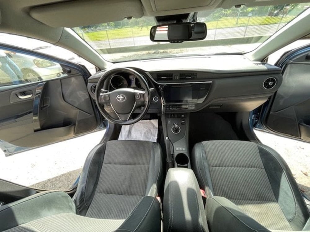 Toyota Auris Station Wagon usata a Como (8)