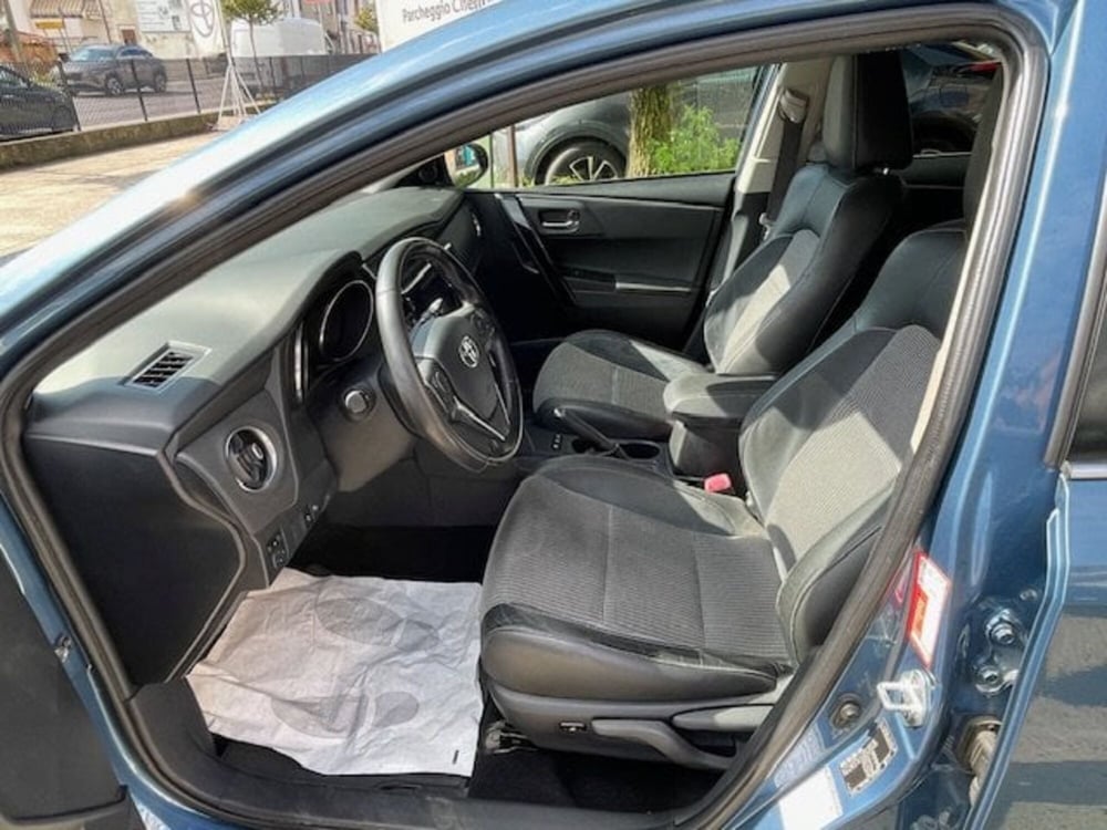 Toyota Auris Station Wagon usata a Como (9)
