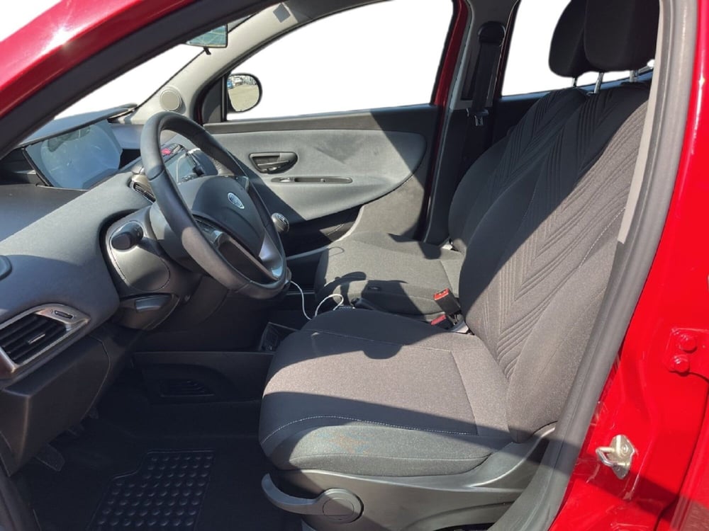 Lancia Ypsilon usata a Torino (10)