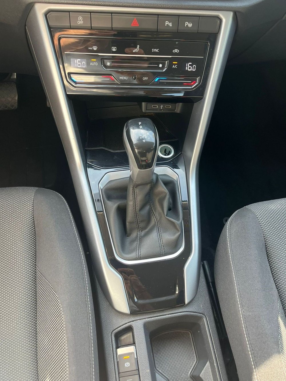 Volkswagen T-Roc usata a Milano (18)