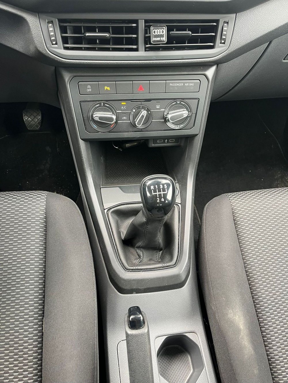 Volkswagen T-Cross usata a Milano (18)