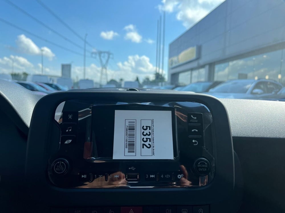Fiat Panda Cross nuova a Milano (16)