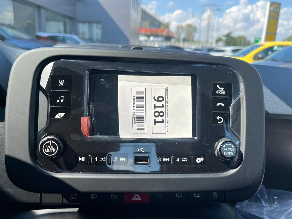 Fiat Panda Cross nuova a Milano (16)