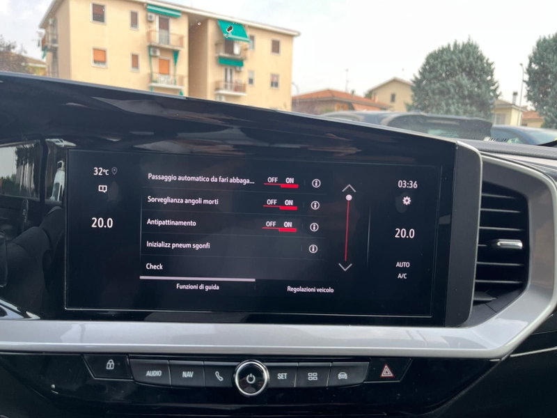 Opel Mokka usata a Milano (16)