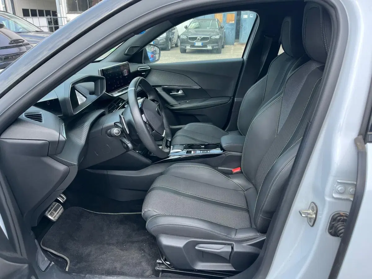 Peugeot 2008 usata a Milano (11)