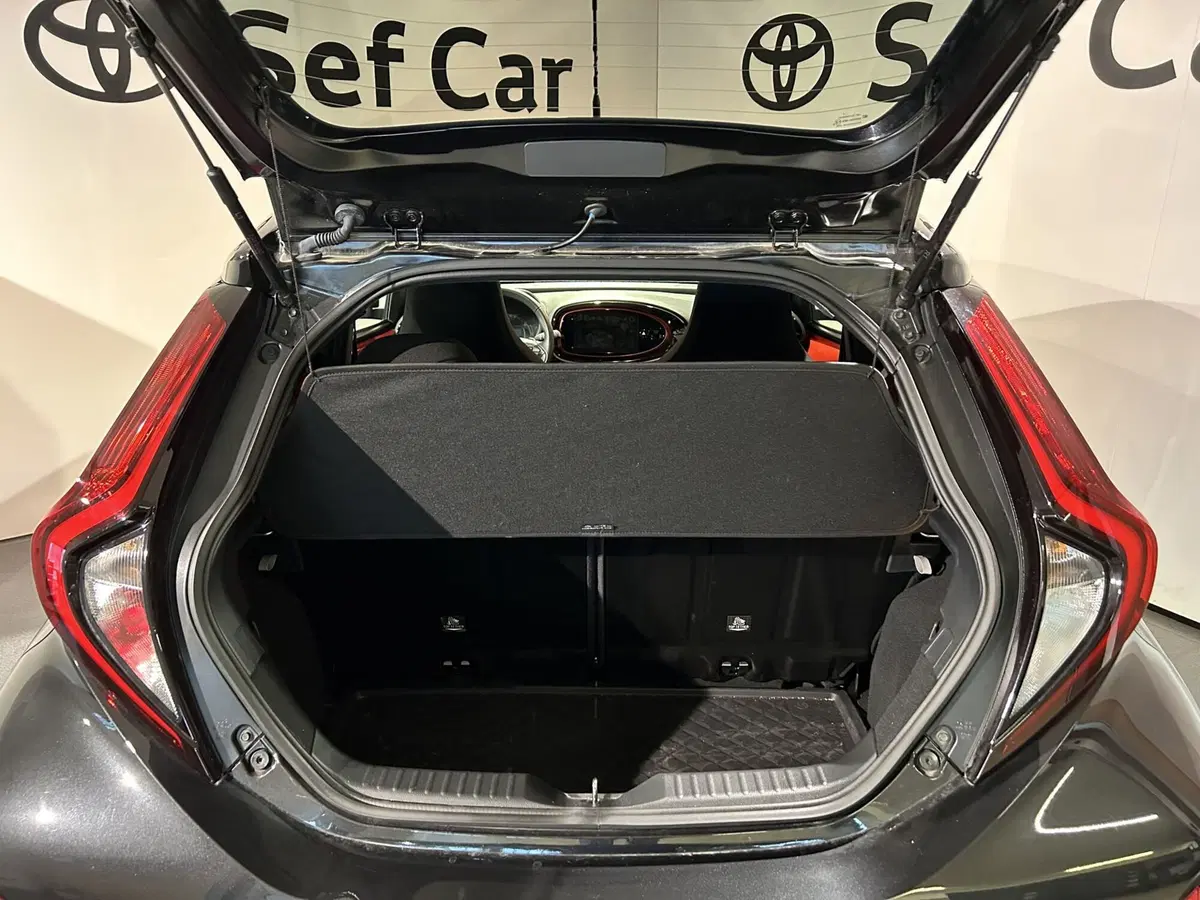 Toyota Aygo X usata a Milano (6)