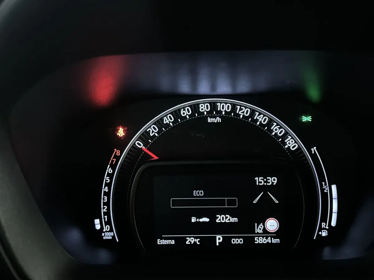 Toyota Aygo X usata a Milano (9)