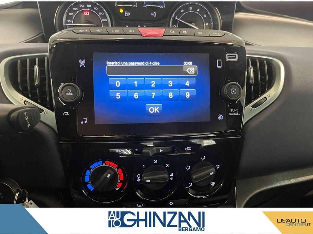 Lancia Ypsilon usata a Bergamo (10)