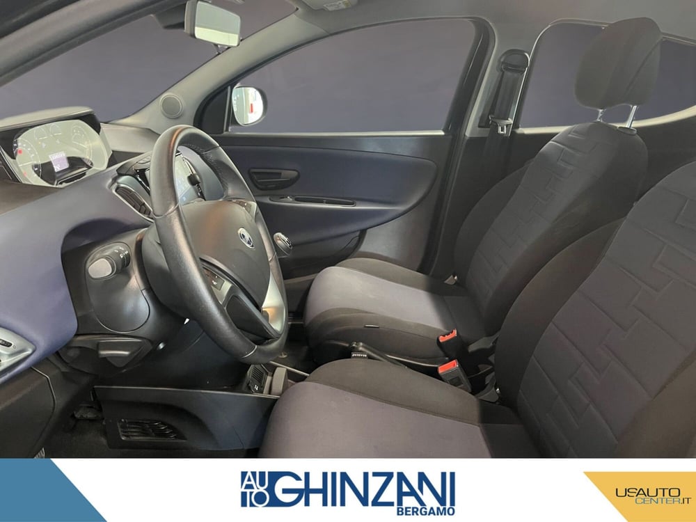 Lancia Ypsilon usata a Bergamo (11)