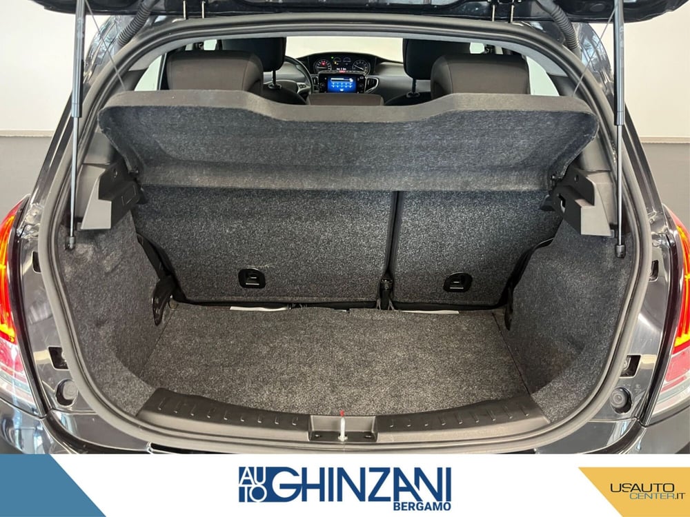 Lancia Ypsilon usata a Bergamo (15)