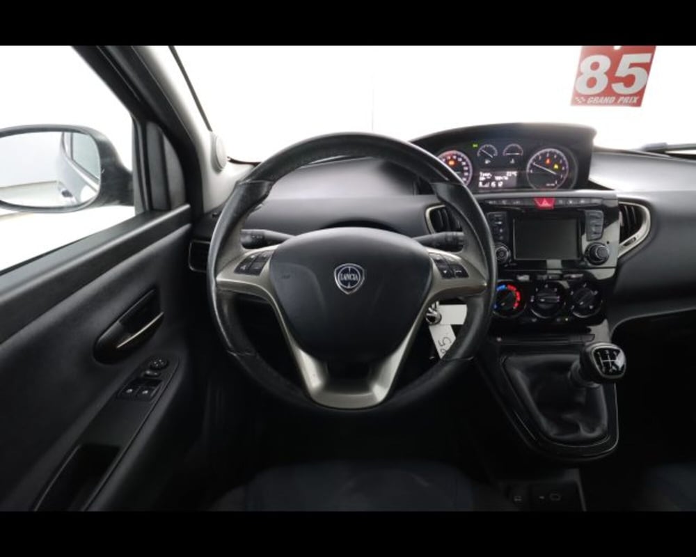 Lancia Ypsilon usata a Bologna (12)