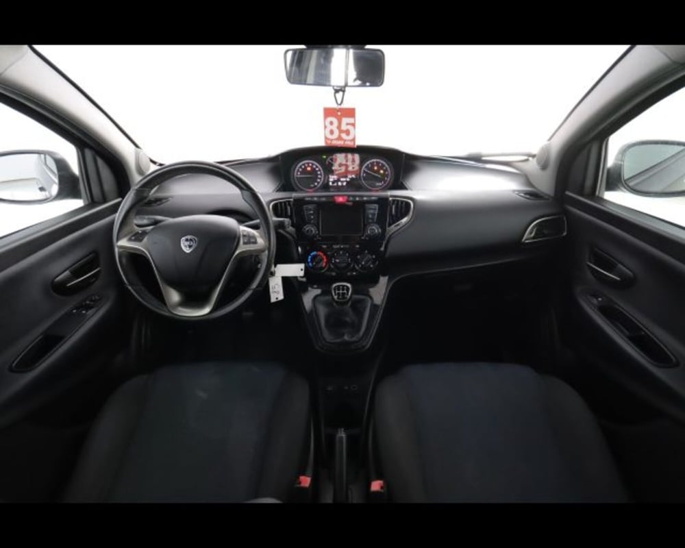Lancia Ypsilon usata a Bologna (13)