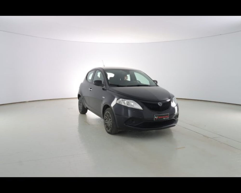 Lancia Ypsilon usata a Bologna (3)