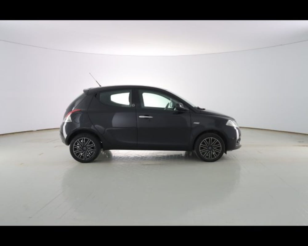 Lancia Ypsilon usata a Bologna (4)