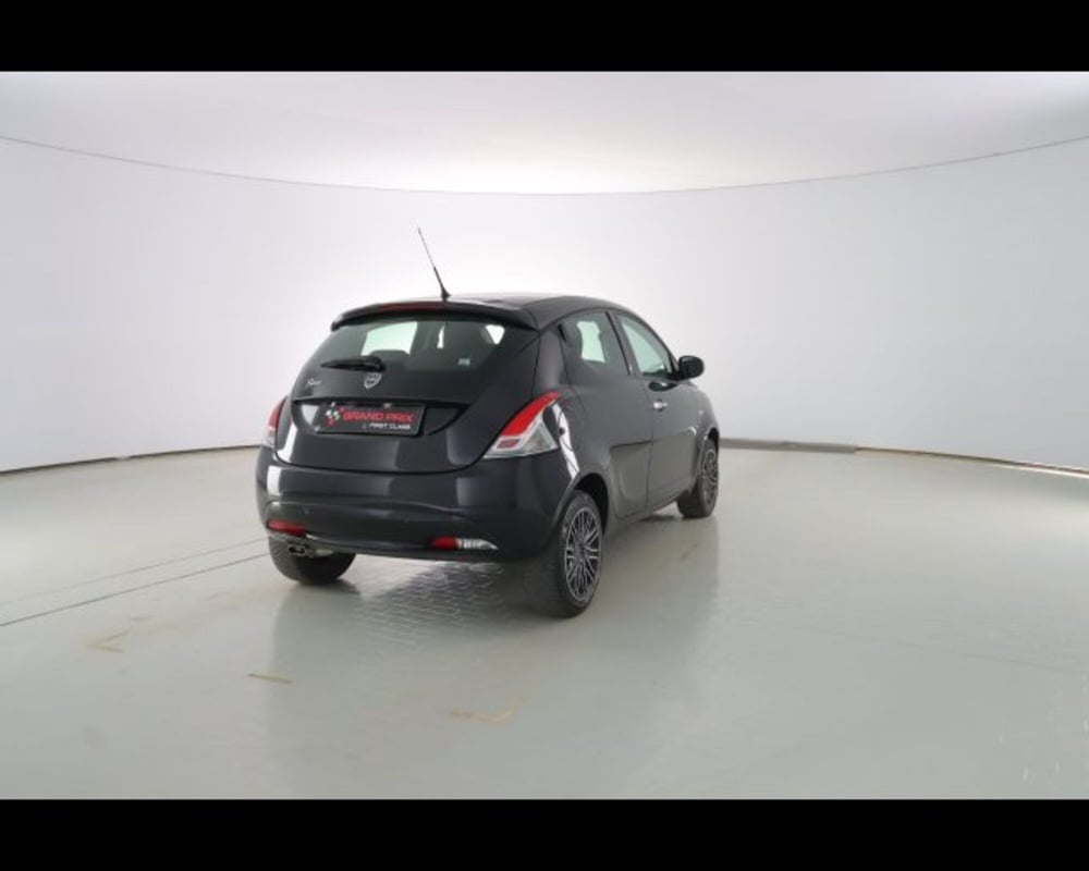 Lancia Ypsilon usata a Bologna (5)