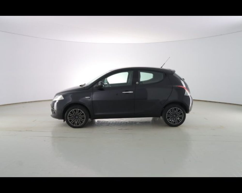 Lancia Ypsilon usata a Bologna (8)