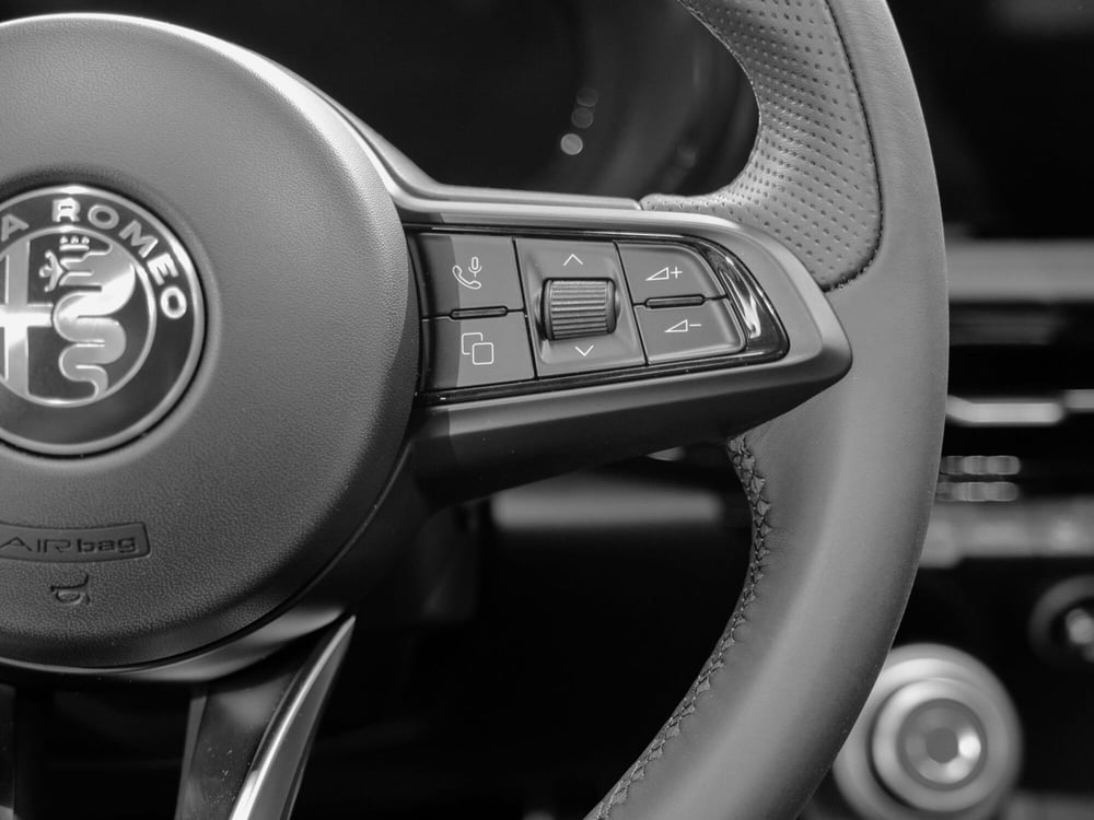 Alfa Romeo Tonale nuova a Prato (9)
