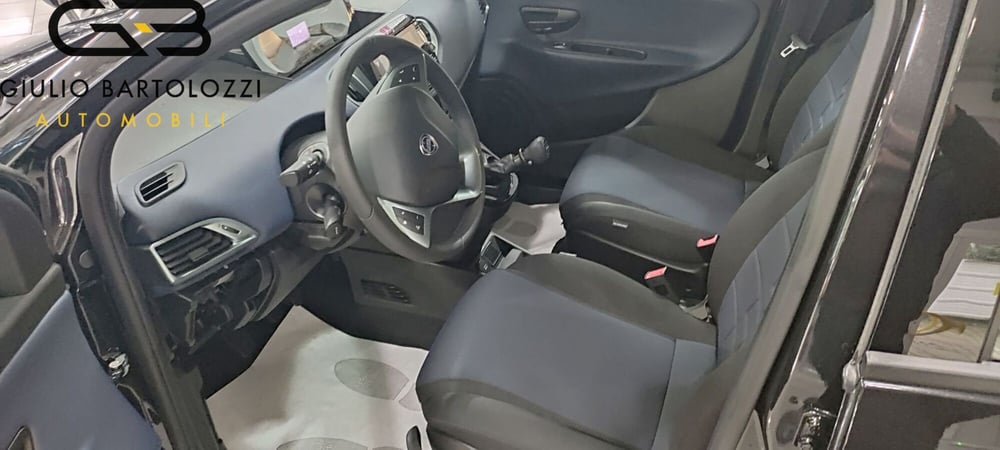 Lancia Ypsilon usata a Prato (11)