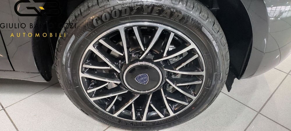 Lancia Ypsilon usata a Prato (12)