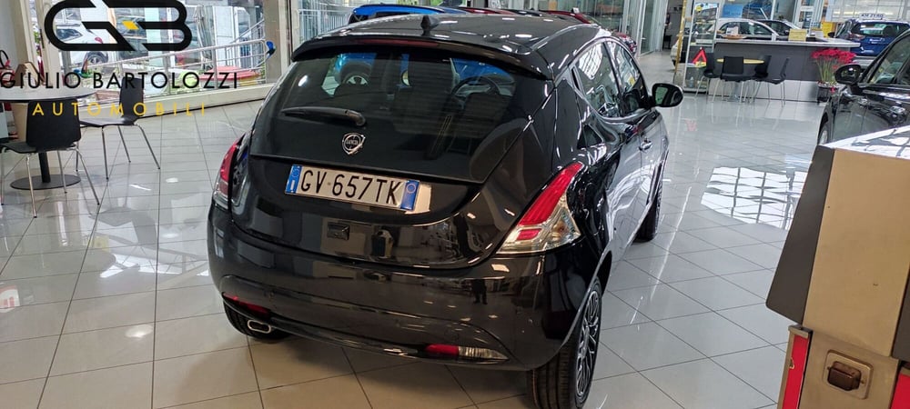 Lancia Ypsilon usata a Prato (2)