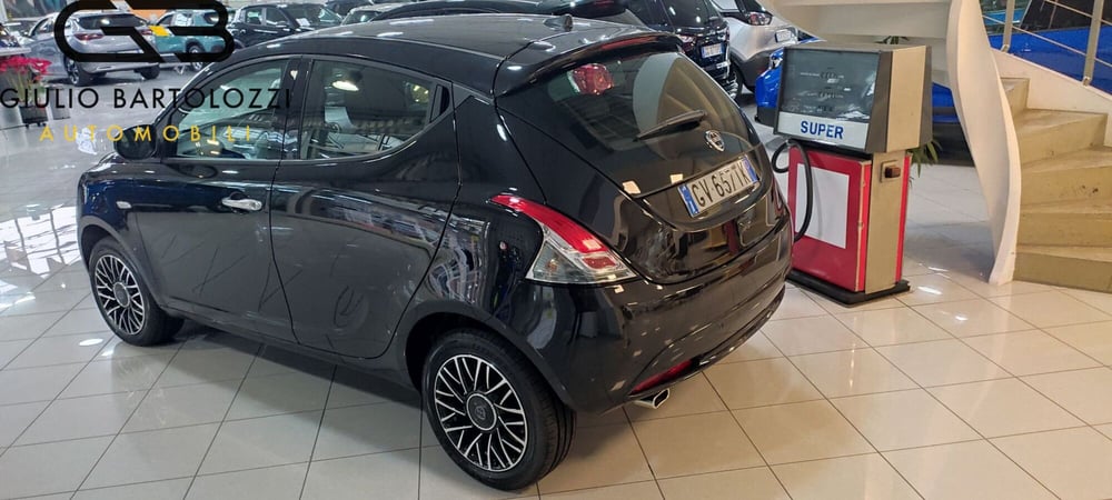 Lancia Ypsilon usata a Prato (7)