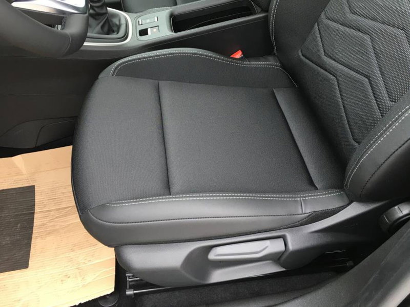 Jeep Avenger nuova a Cuneo (16)