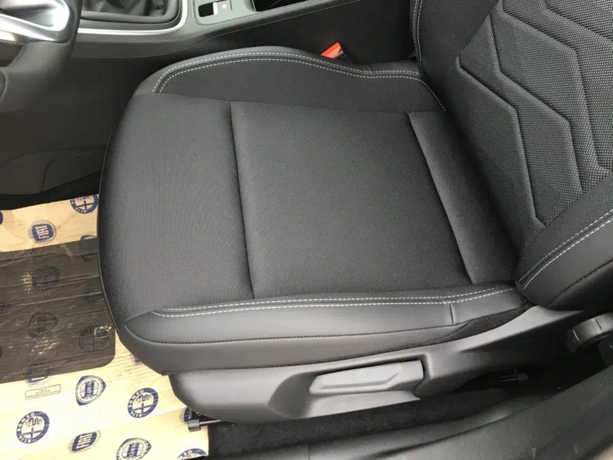 Jeep Avenger nuova a Cuneo (10)