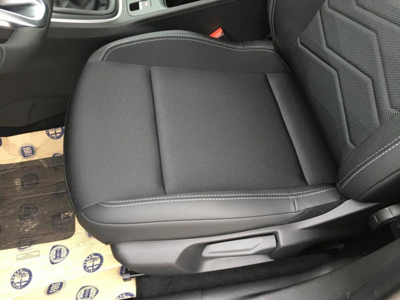 Jeep Avenger nuova a Cuneo (10)