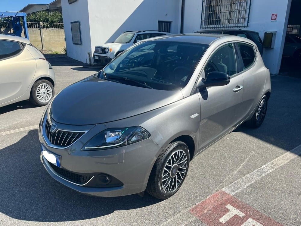 Lancia Ypsilon usata a Lucca