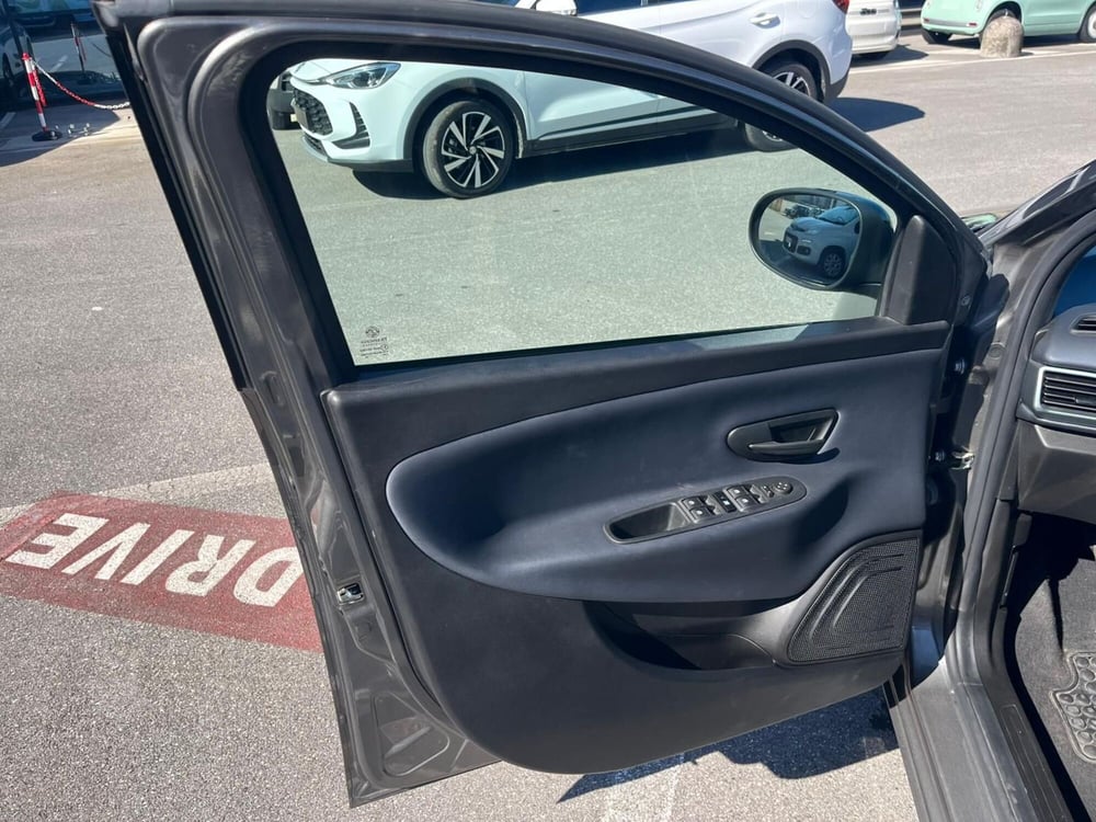 Lancia Ypsilon usata a Lucca (10)