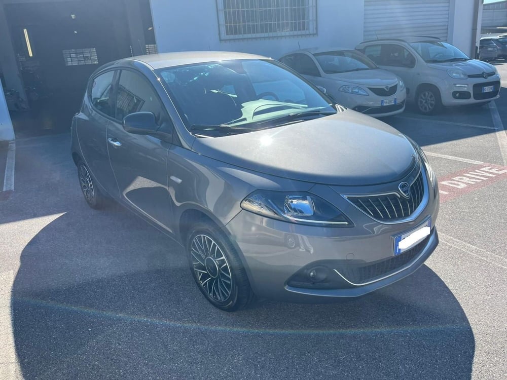 Lancia Ypsilon usata a Lucca (3)