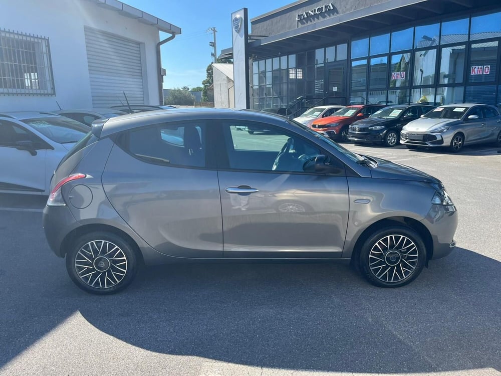 Lancia Ypsilon usata a Lucca (4)