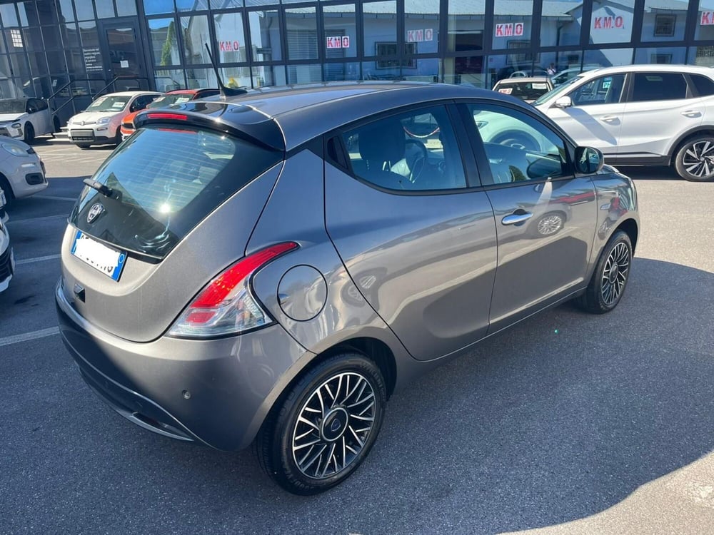 Lancia Ypsilon usata a Lucca (5)