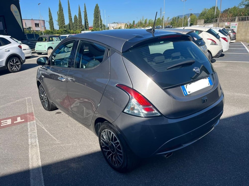 Lancia Ypsilon usata a Lucca (7)
