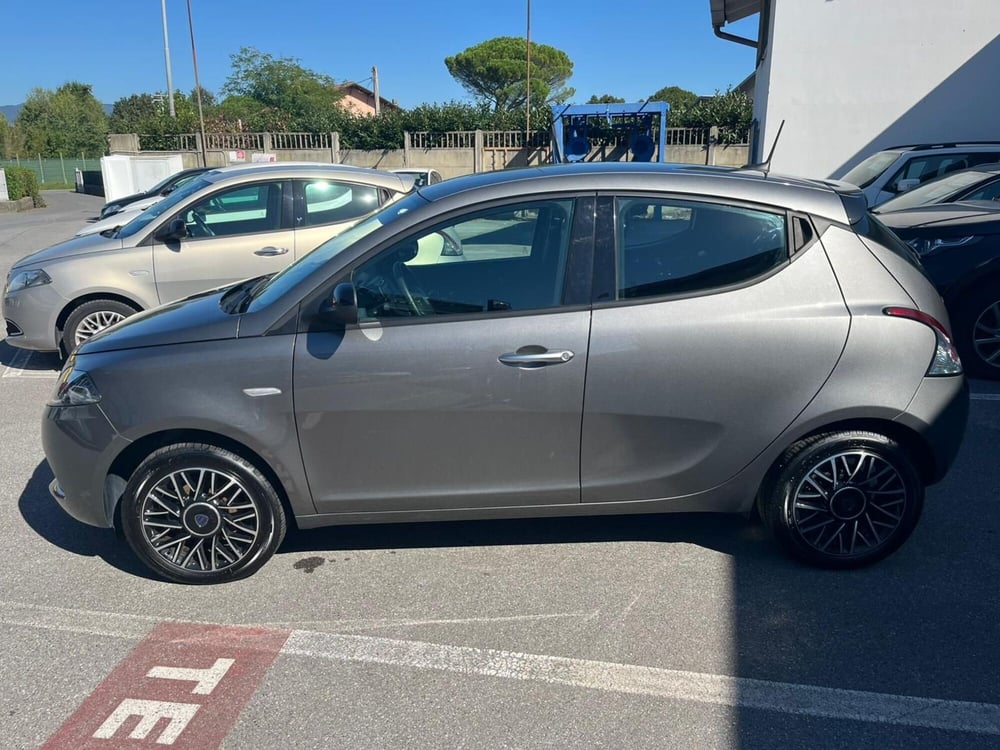 Lancia Ypsilon usata a Lucca (8)
