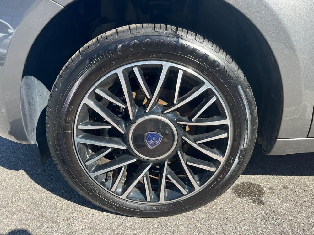 Lancia Ypsilon usata a Lucca (9)